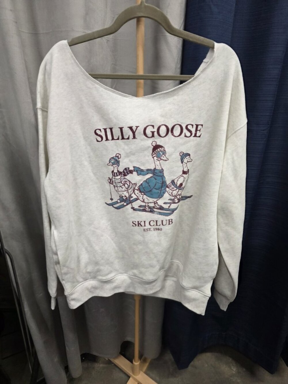 Sully Goose Ski Club Sweatshirt XL Oversized Goose Graphic Skiing Pullover WL431